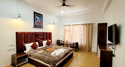 Hotel Jeevanam Villa Room Type - Deluxe Room with Mountain View