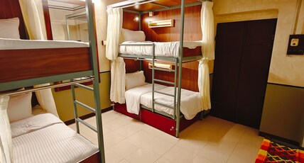 Maison Monty Room Type - 4*1 Bunk Bed | Standard 4 Bed Female Dorm | Shared Washroom