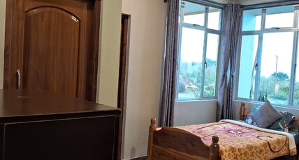 BREIANCY HOLIDAY INN Room Type - Bedroom 1