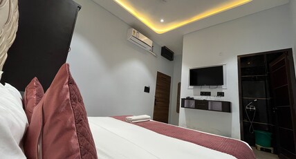 Asahi P Guest House Room Type - Deluxe 203