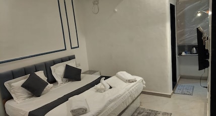 ZISTA INN Room Type - Deluxe Room with Balcony & Swimming Pool ZISTA INN Room Type - Deluxe Room with Balcony & Swimming Pool