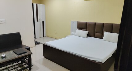 Hotel Anand Residency Room Type - Deluxe Room
