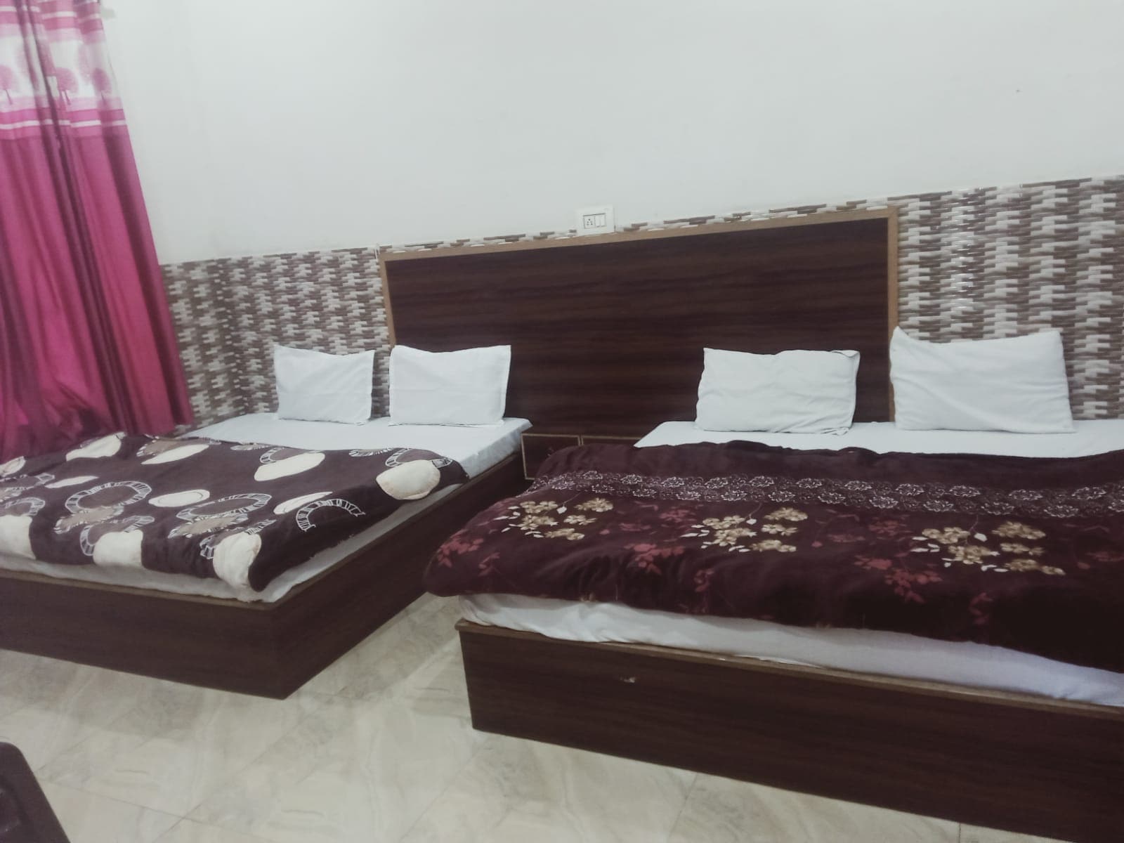 Guest House Tushar - Tap to explore photos