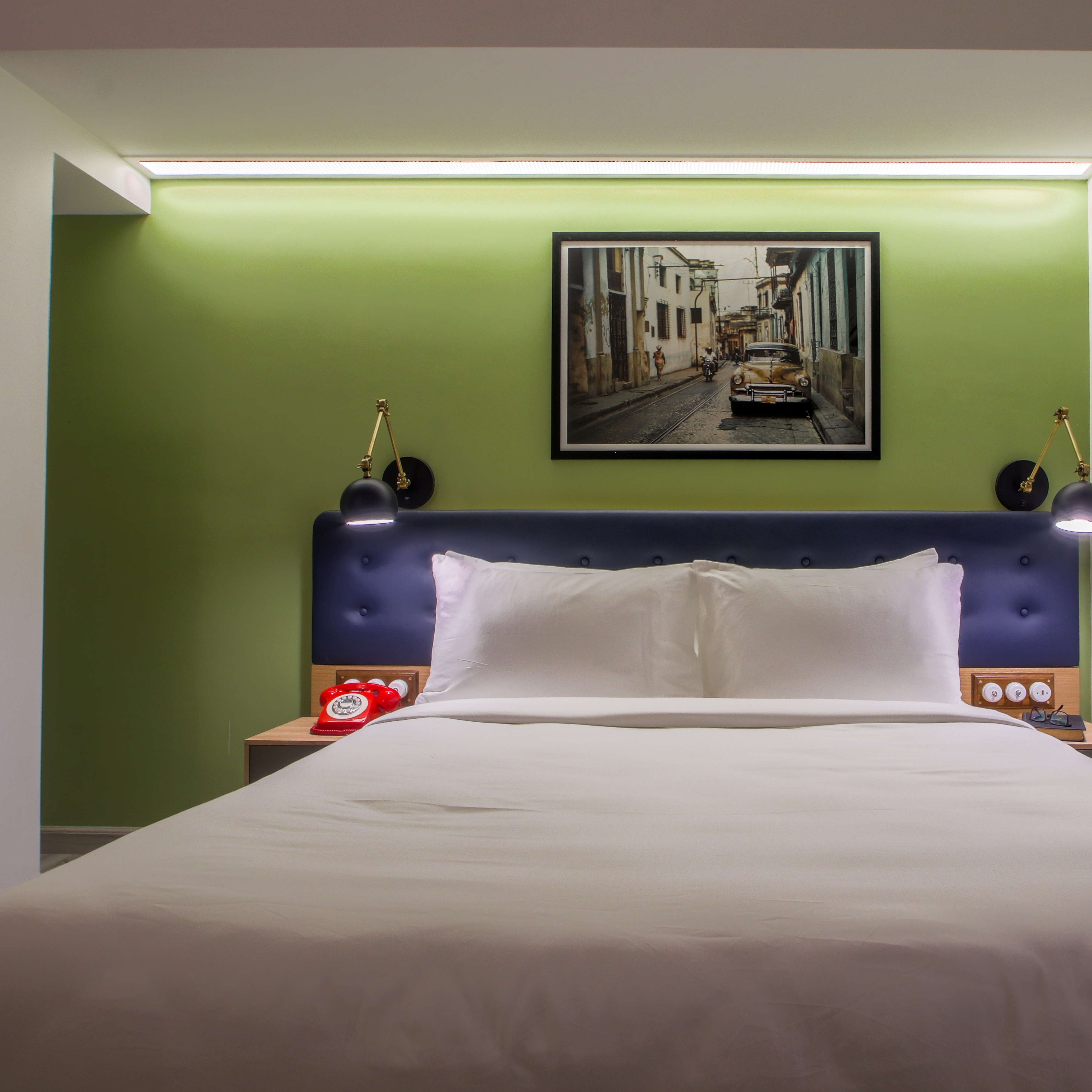 T24 Retro - Tap to explore photos