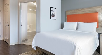 Candlewood Suites Fort Worth West Room Type - 1 Queen Bed Studio Suite