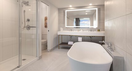Hilton Quebec Room Type - 1 KING SIGNATURE SUITE