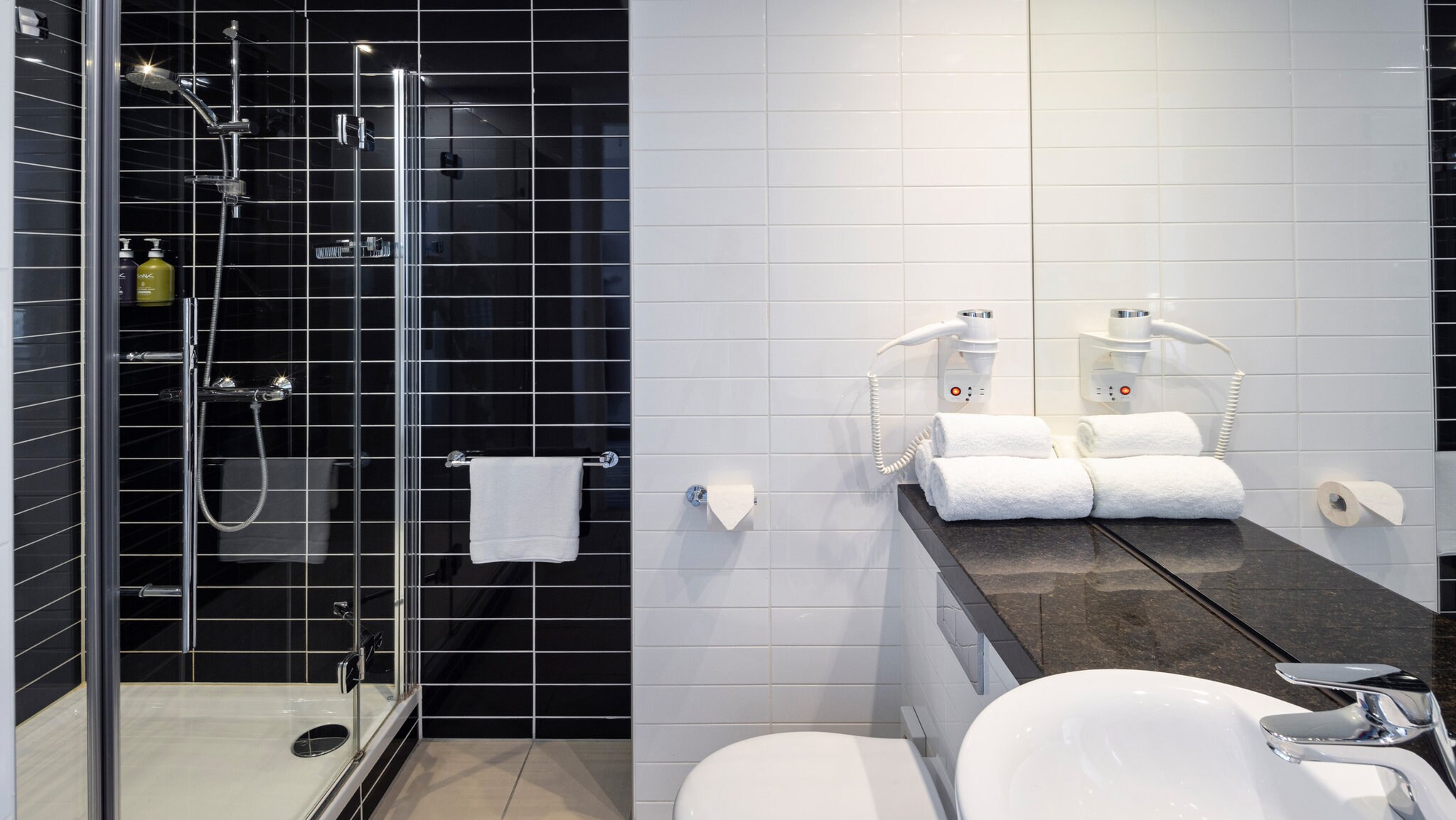 Holiday Inn Express ROTTERDAM - CENTRAL STATION - Tap to explore photos