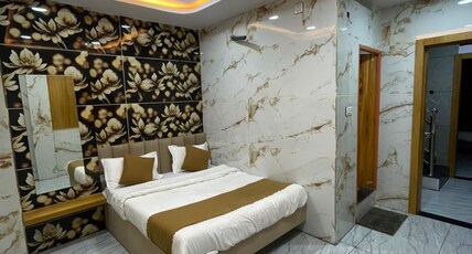 Hotel Aaradhya Room Type - Deluxe Double Room