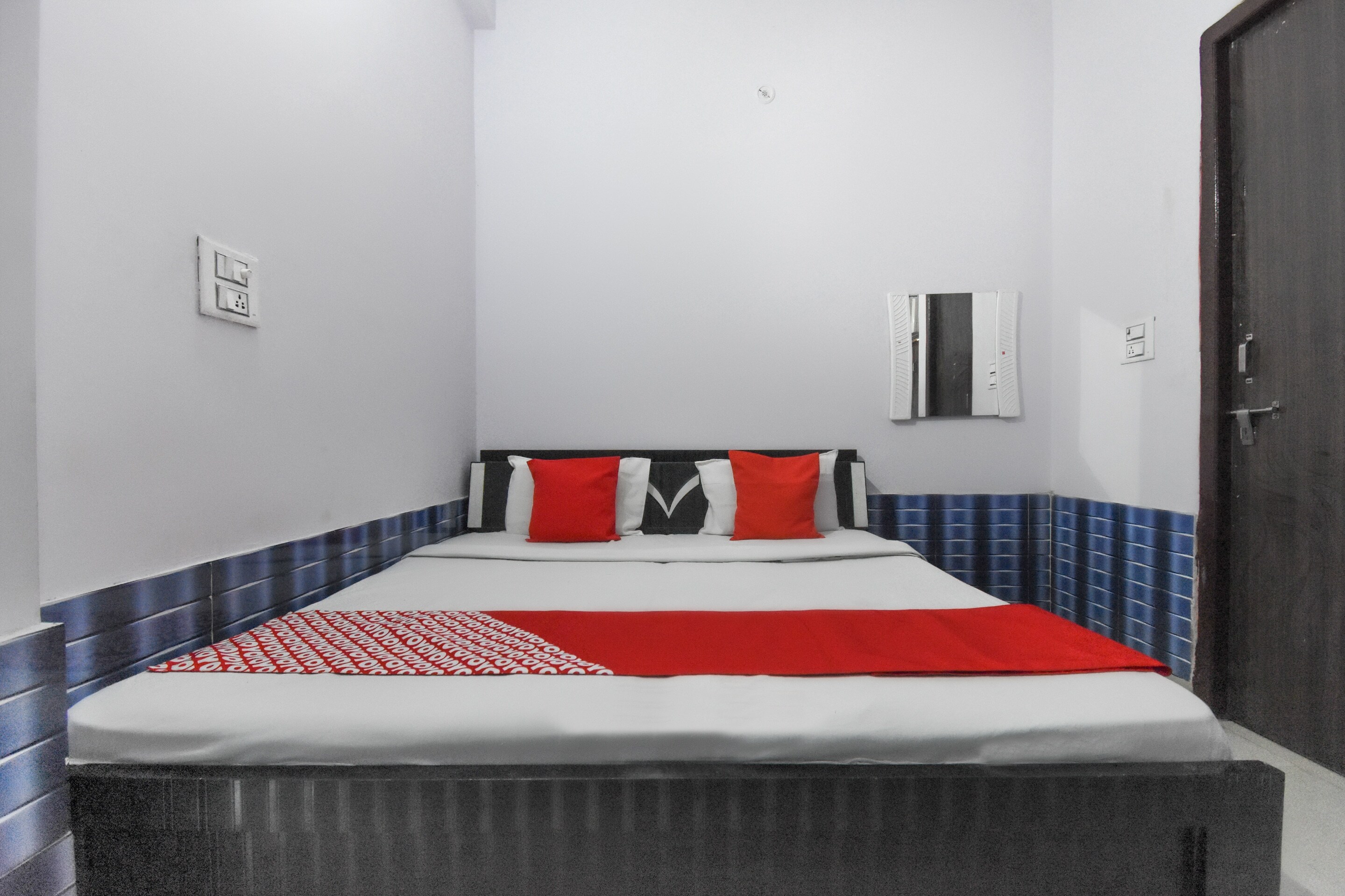 Hotel O Pardeep Palace - Tap to explore photos