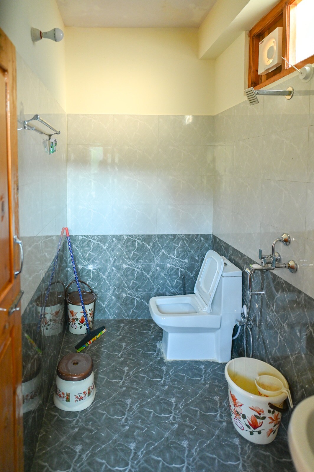 Saraj Valley Homestay - Tap to explore photos