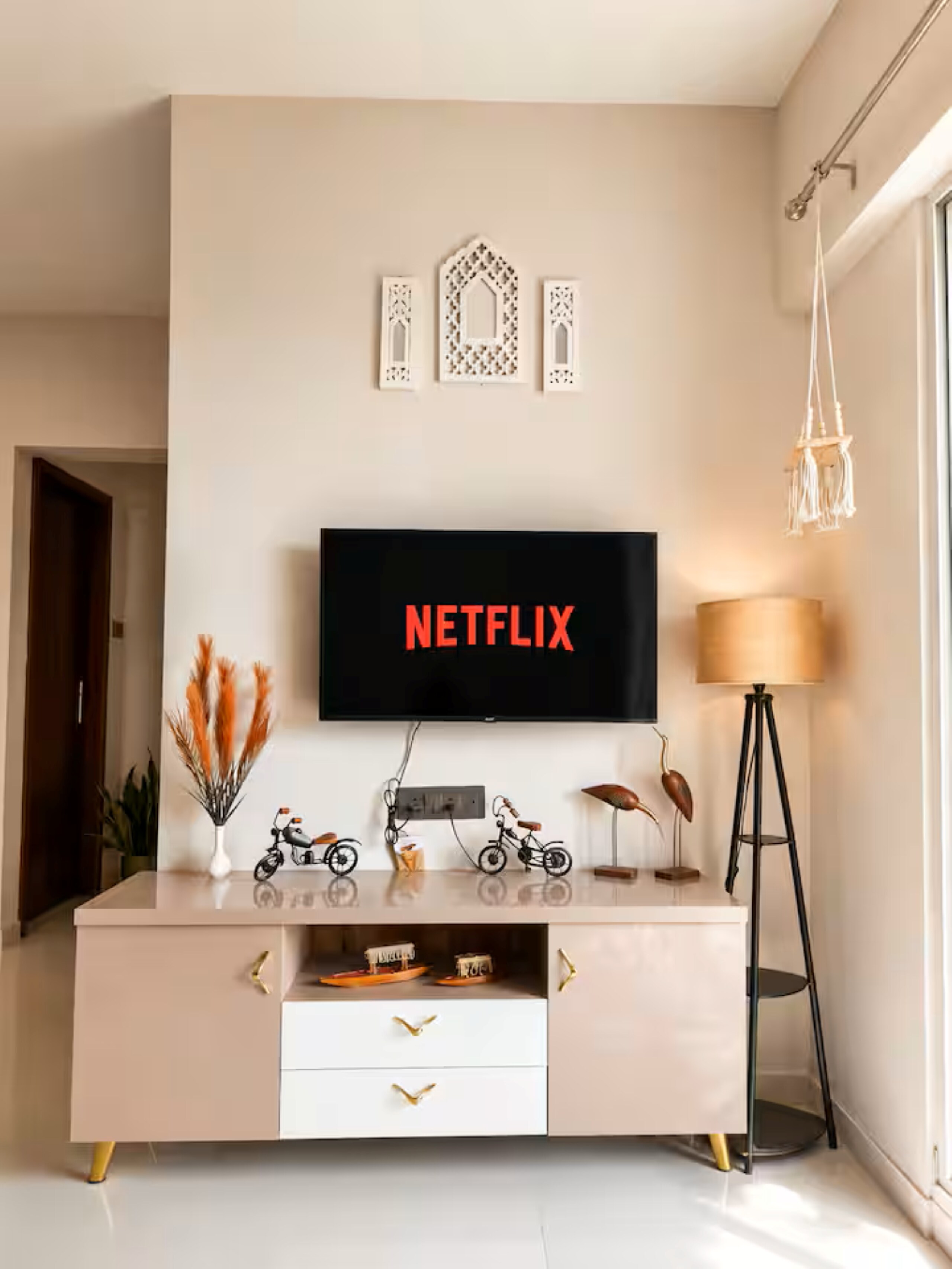 El BNB AC 1BHK Aesthetic Cozy Fully Equipped - Tap to explore photos