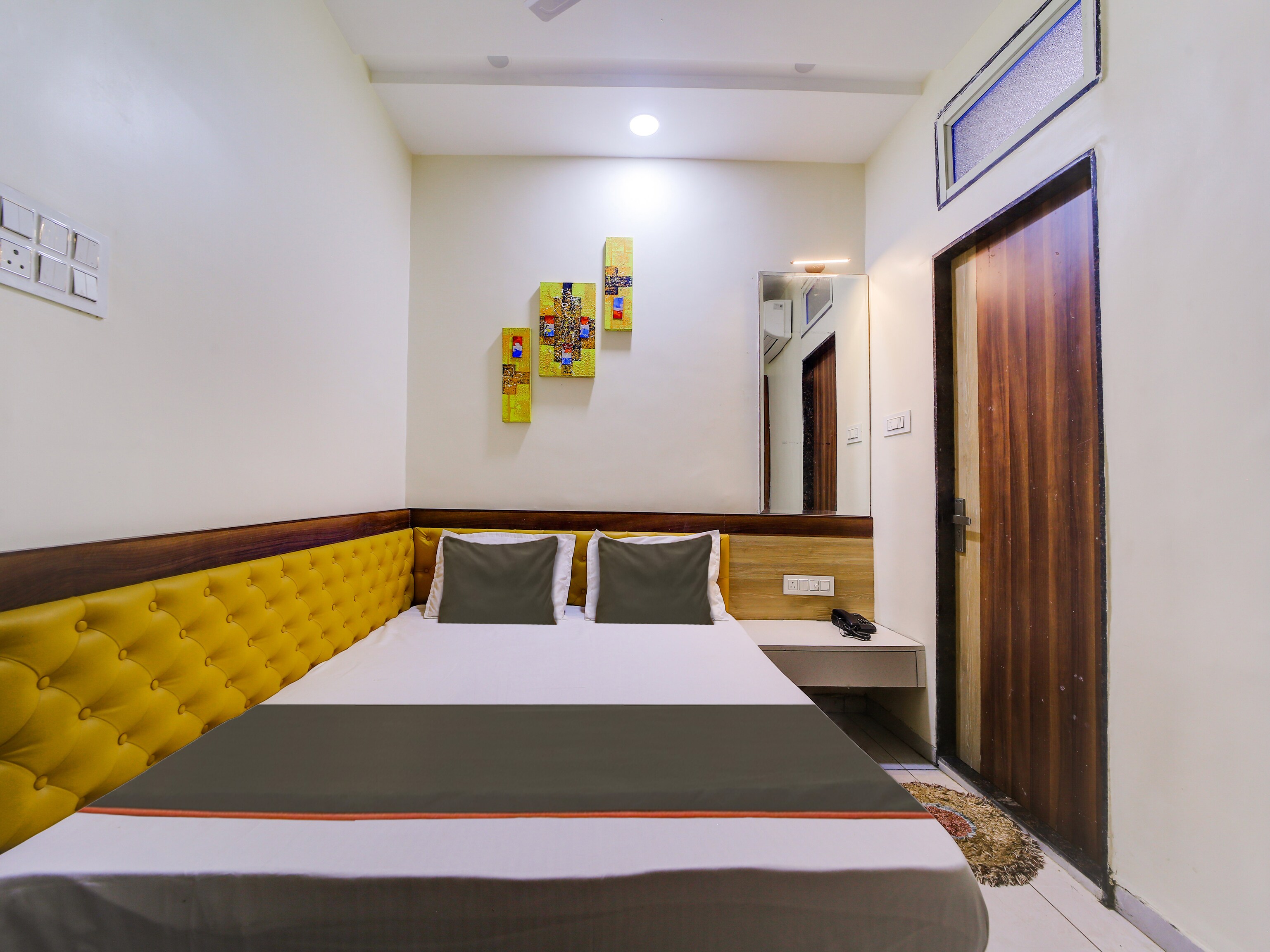 Hotel O by OYO Shyam Paradise - Tap to explore photos