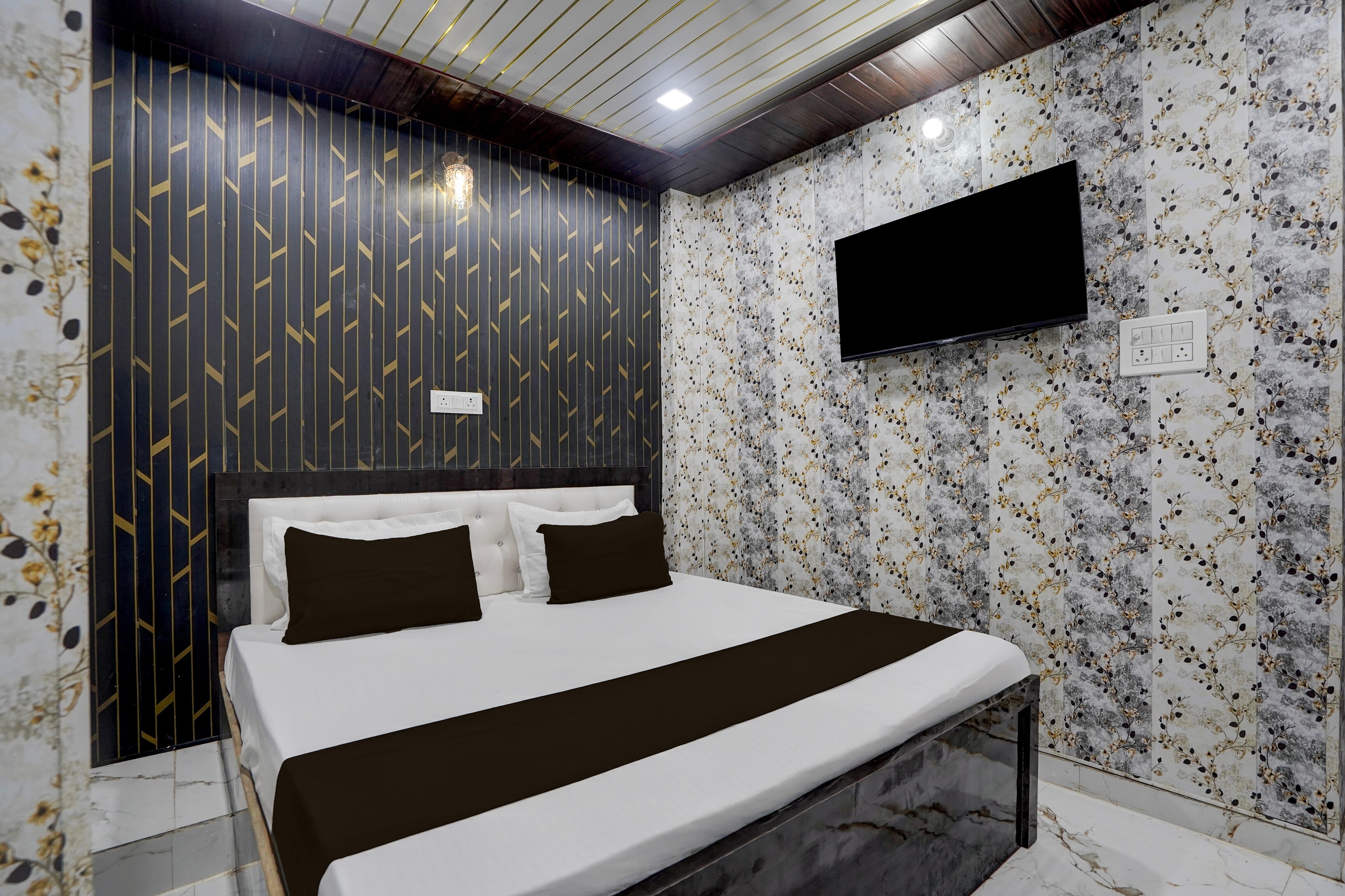 SPOT ON Pihu Hotel & Resturant - Tap to explore photos