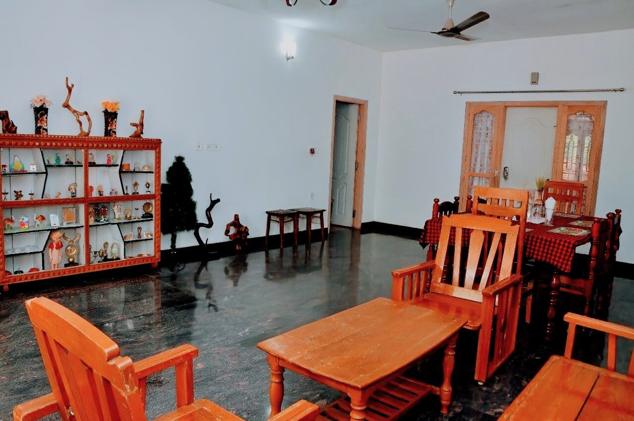 Camelia HomeStay Deluxe Rooms 4BHK - Tap to explore photos