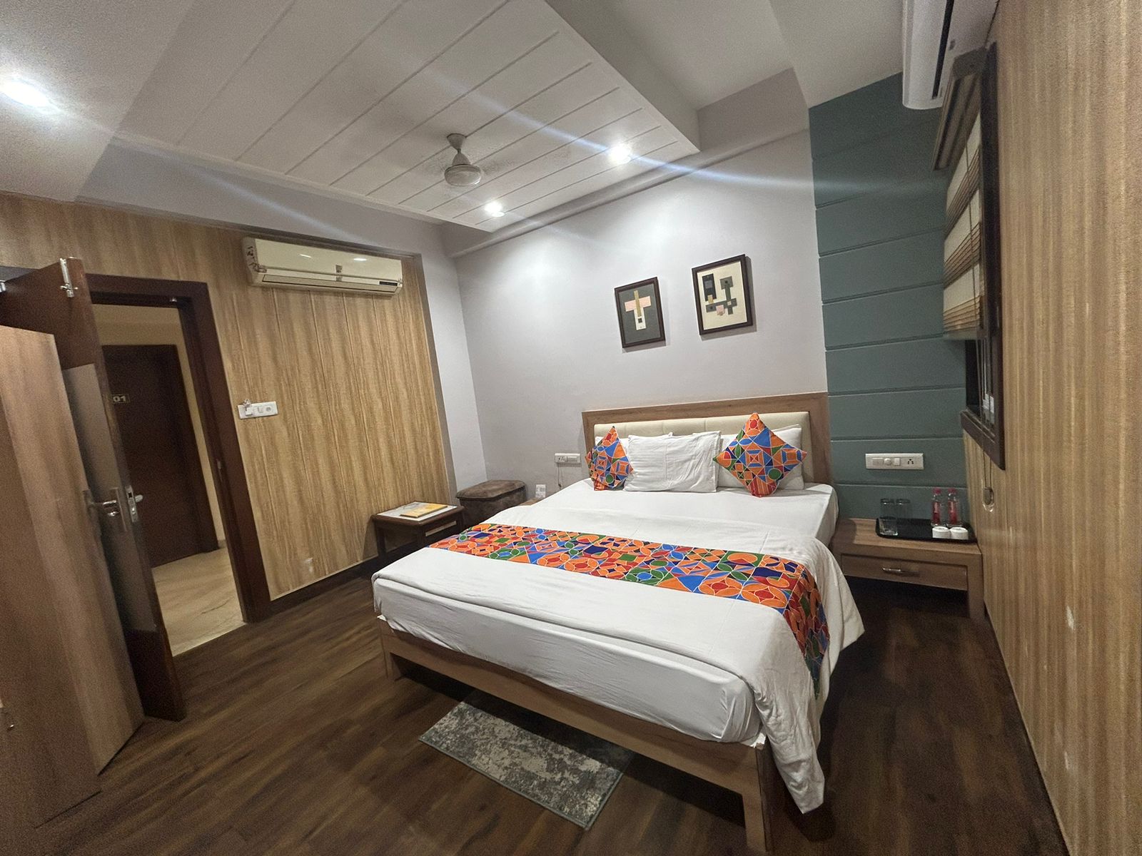 Hotel Kings Park A. B. Road - Tap to explore photos