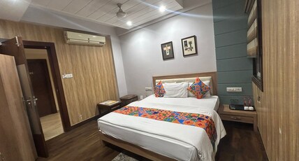 Hotel Kings Park A. B. Road Room Type - Deluxe Room