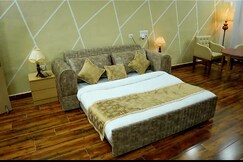 HOTEL GANGES COURTYARD