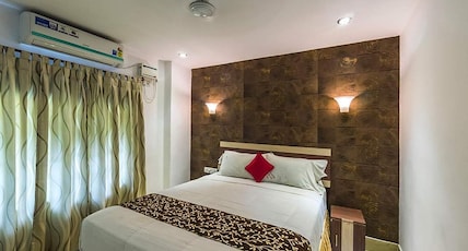 Hotel Rhishabh Room Type - Deluxe Ac Room Hotel Rhishabh Room Type - Deluxe Ac Room