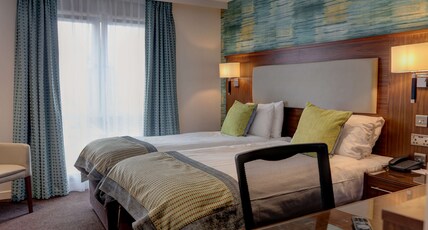Best Western Invercarse Hotel Room Type - 1 King Bed, Non-Smoking, Disabled Adapted Room