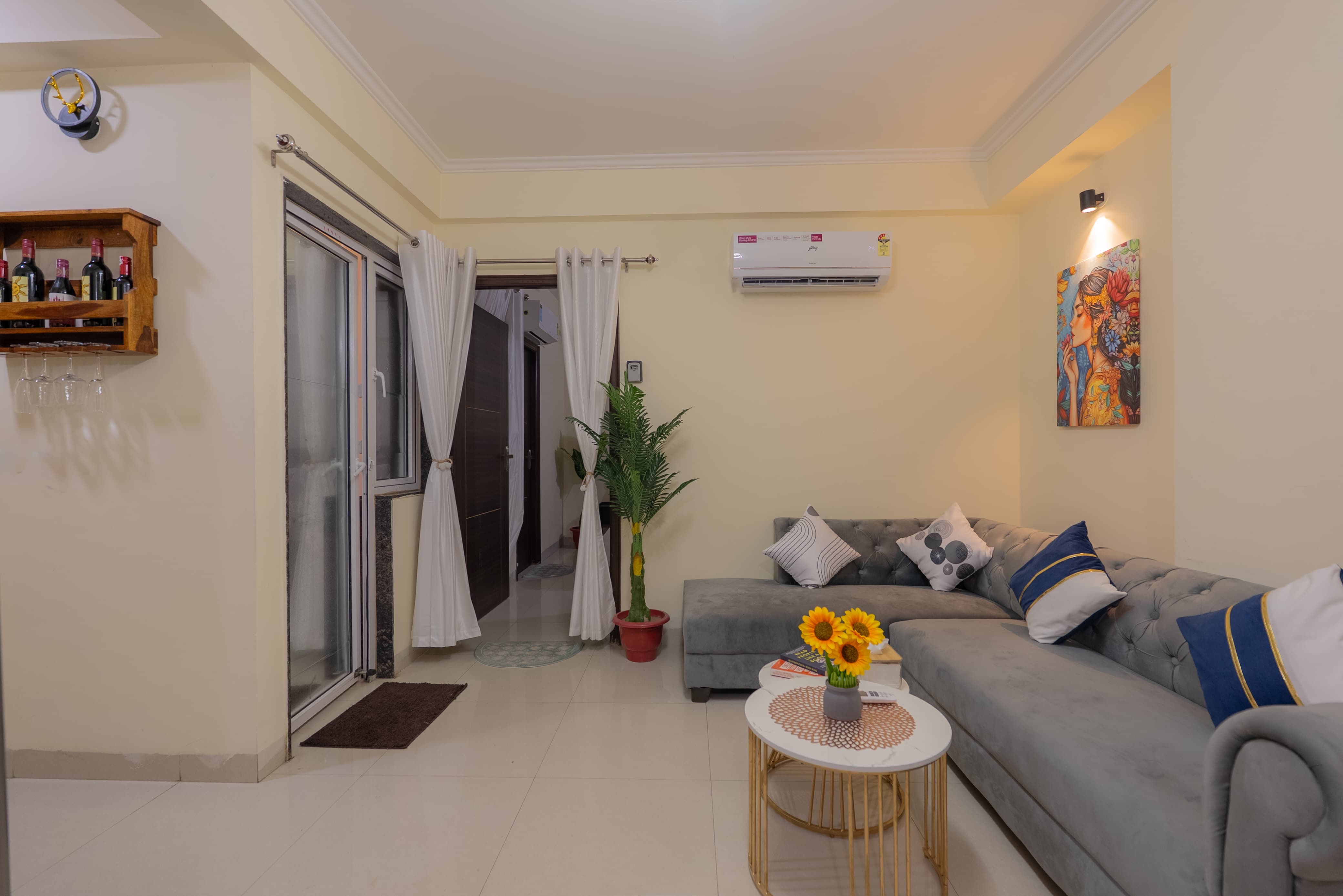 Cayetana Luxury Homestays wid Jacuzzi Balcony - Tap to explore photos