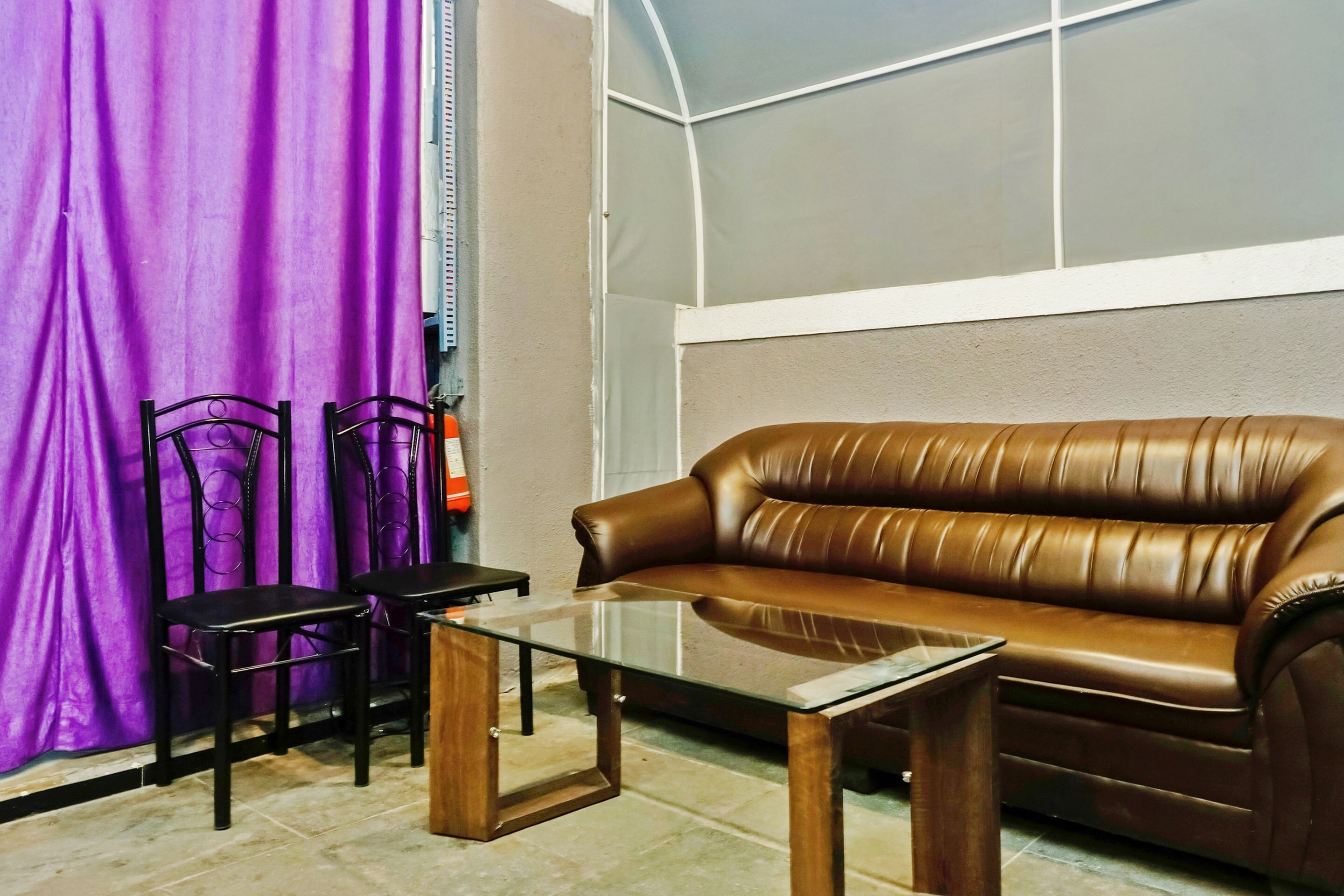 Hotel O White Castle Heritage - Tap to explore photos