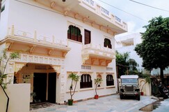 Sun Heritage Villa|Rooms & Sitout near Lake Pichola