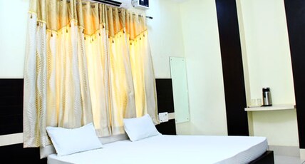 SINGLA HOTEL & RESTAURANT Room Type - Semi Deluxe Room