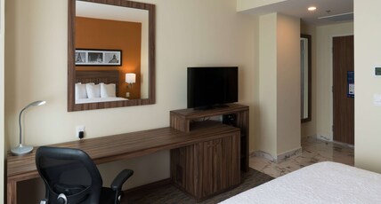 Hampton Inn by Hilton Irapuato Room Type - 1 QUEEN W MINIFRIDGE NS