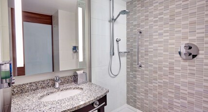 Hampton by Hilton Bournemouth Room Type - QUEEN ROOM W  SOFA BED NS