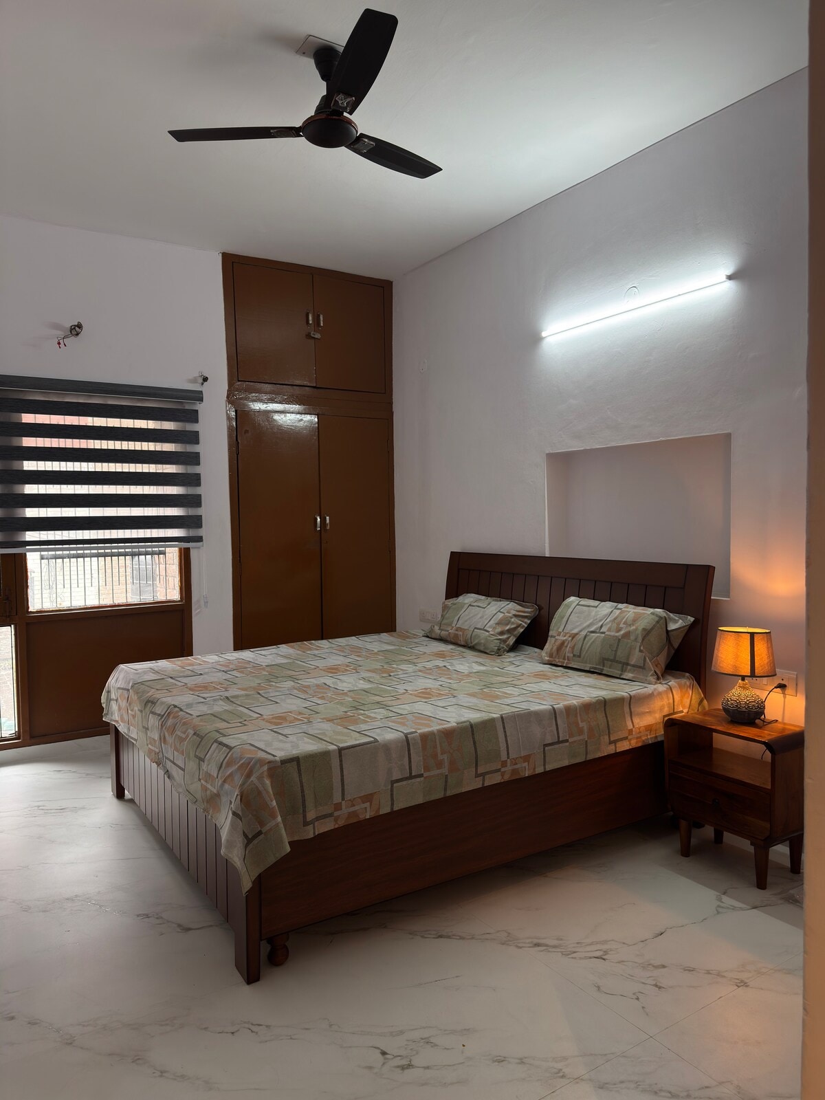 Kanak Niwas Earth Toned Cozy 3BHK - Tap to explore photos