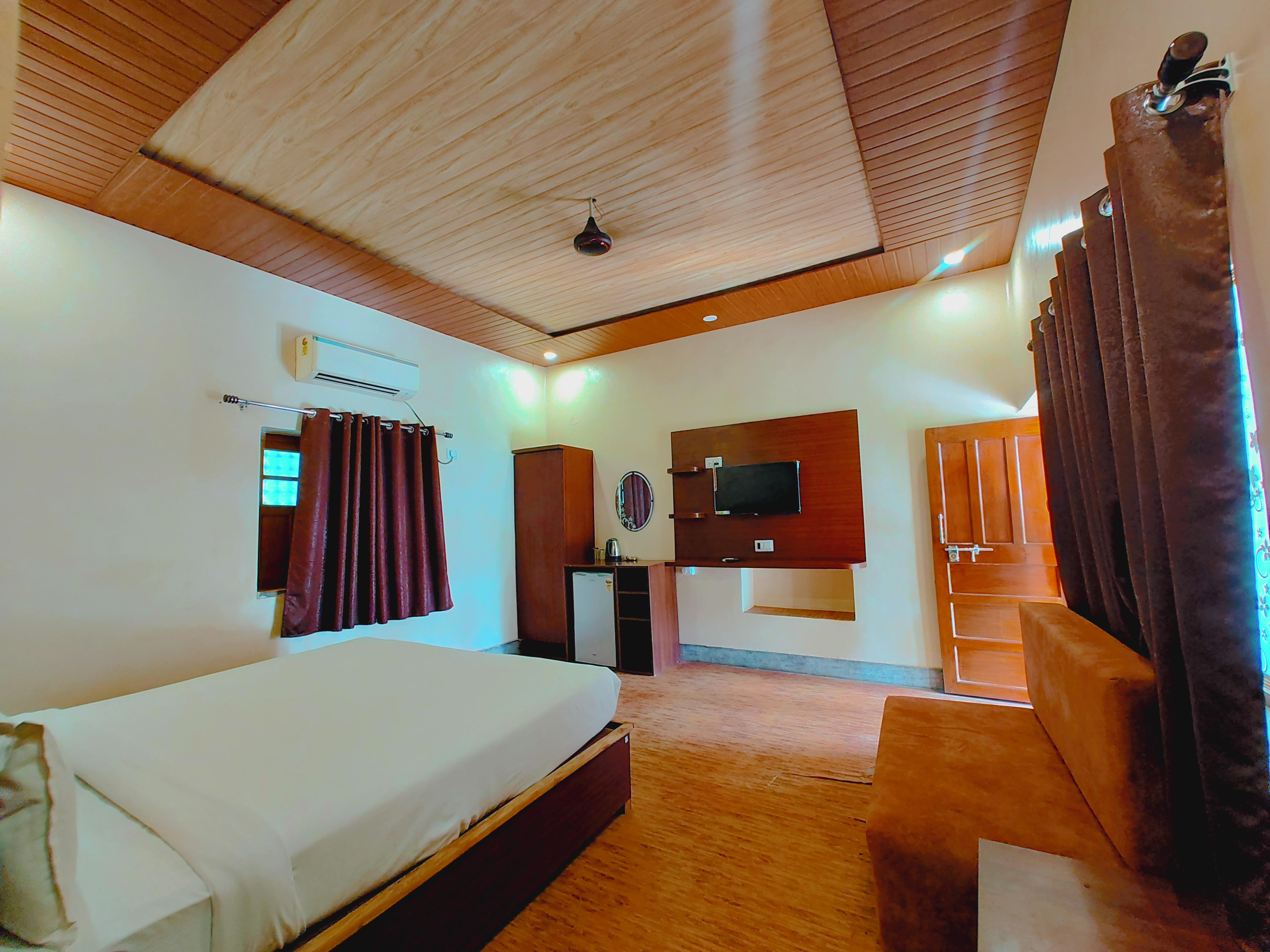 Shree Gulab Mansion Hotel and Restaurant - Tap to explore photos