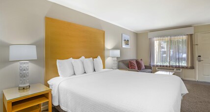 Best Western Plus Dixon Davis Room Type - Accessible - 1 King, Mobility Accessible, Communication Assistance, Bathtub, Non-Smoking, Full Break Best Western Plus Dixon Davis Room Type - Accessible - 1 King, Mobility Accessible, Communication Assistance, Bathtub, Non-Smoking, Full Break