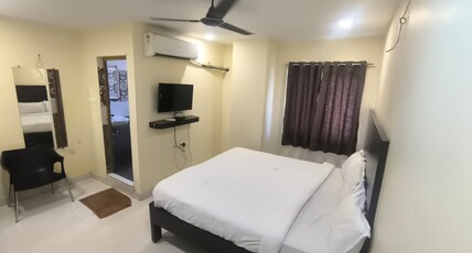 ARVIND STAY Room Type - Deluxe Double Ac Room