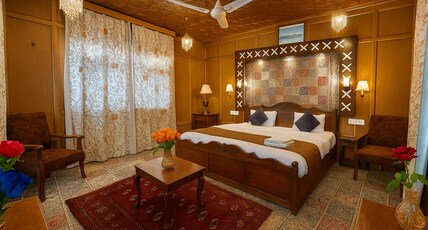 Young Pasadon Houseboat Room Type - Superior Double Room