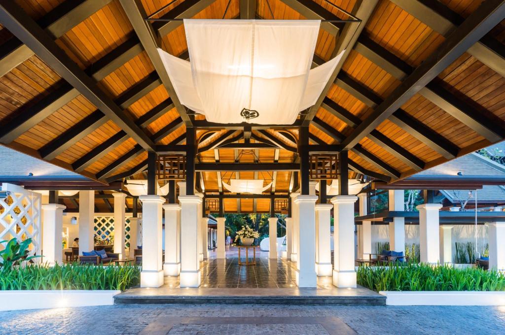 Chaweng Regent Beach Resort - Tap to explore photos