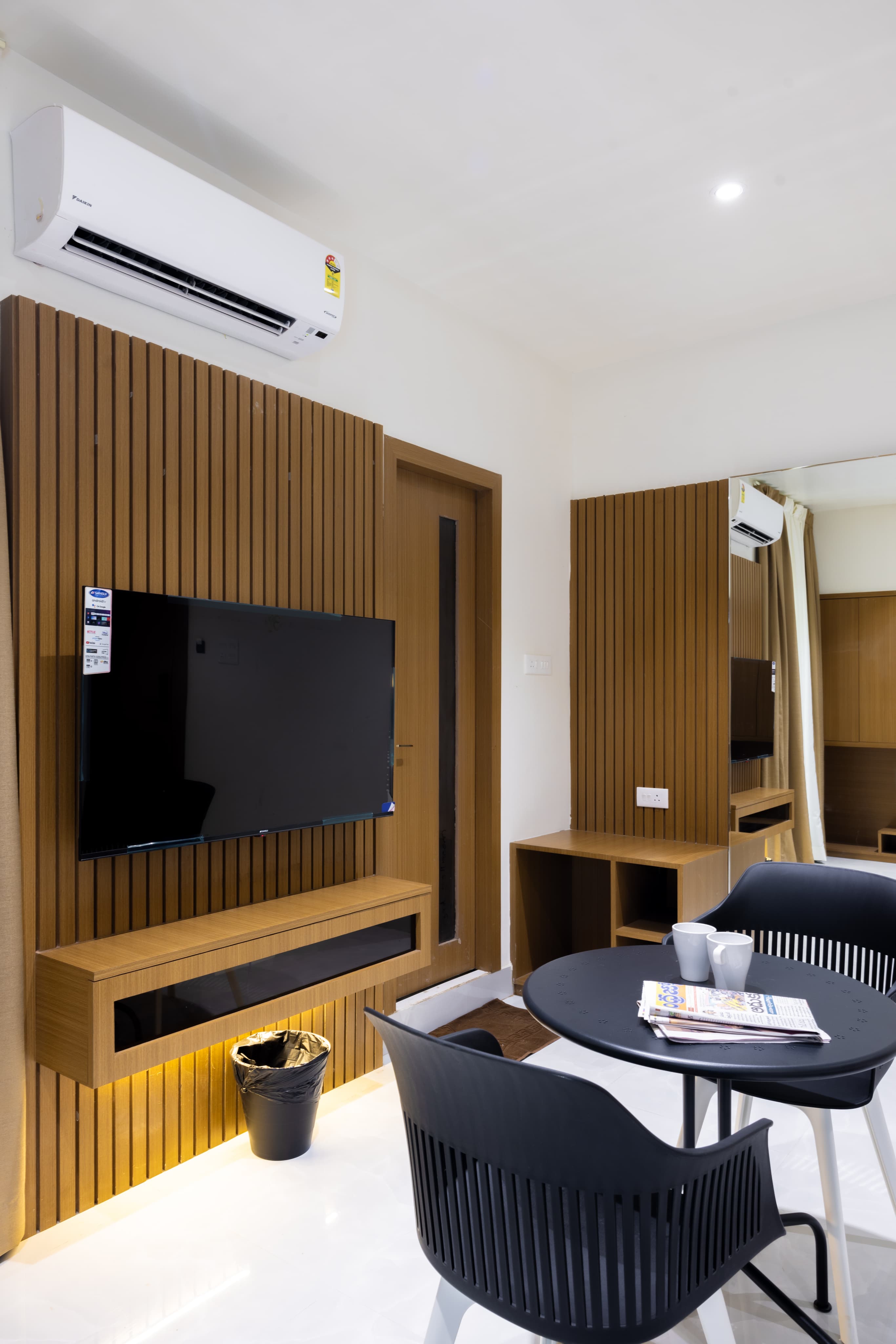 Hotel Rover Suites - Tap to explore photos