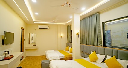 AVANTI INN Room Type - Family Suite with City View Queen Bed AVANTI INN Room Type - Family Suite with City View Queen Bed