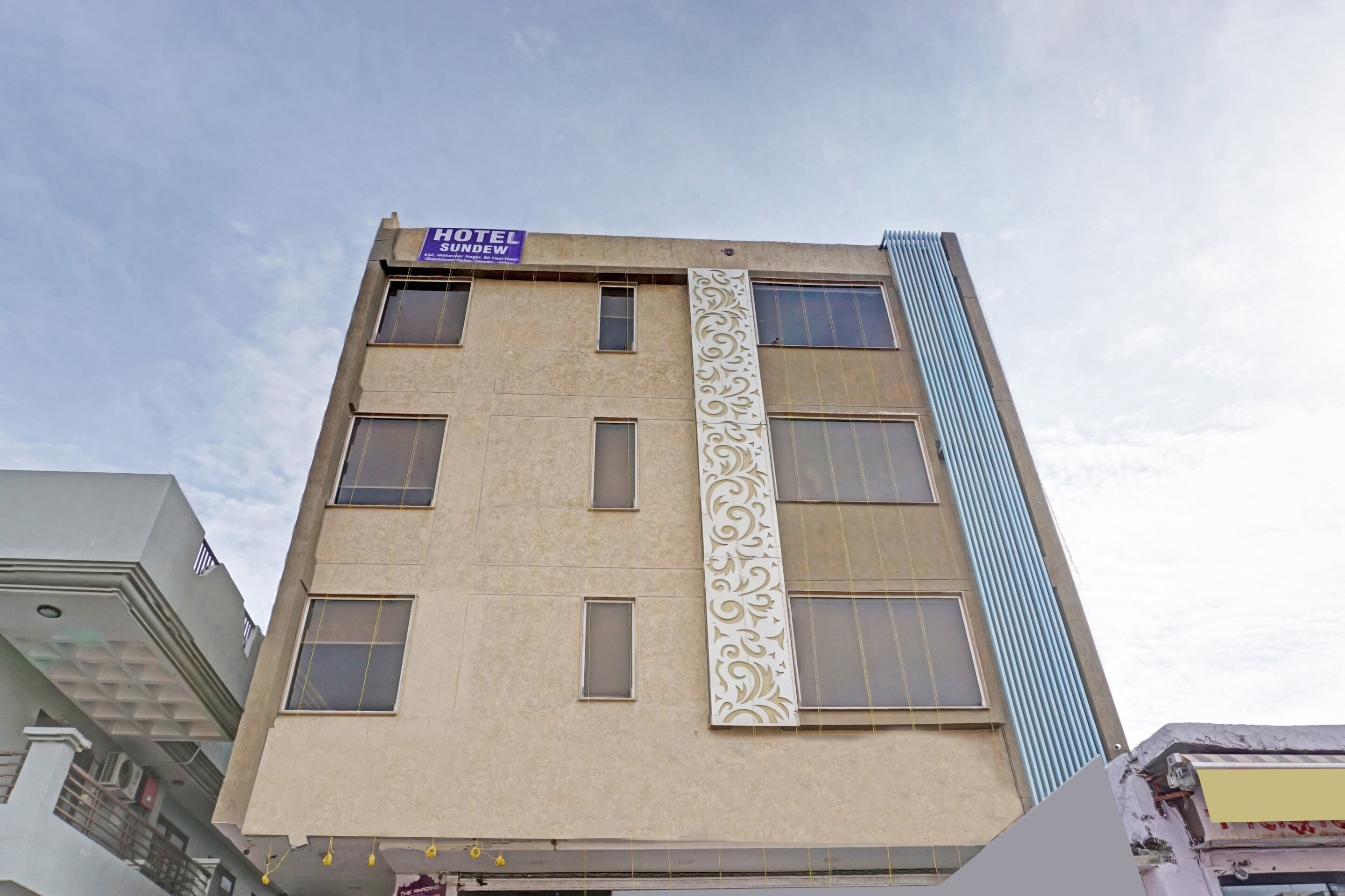 Hotel O Silver Inn Durgapura Railway Station - Tap to explore photos