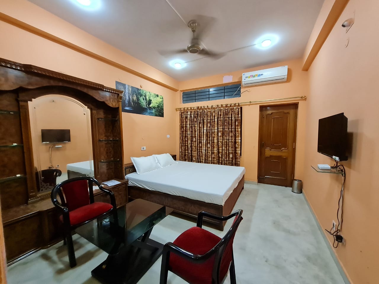 Amrit Inn - Tap to explore photos