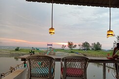 Chique Shanti Resort