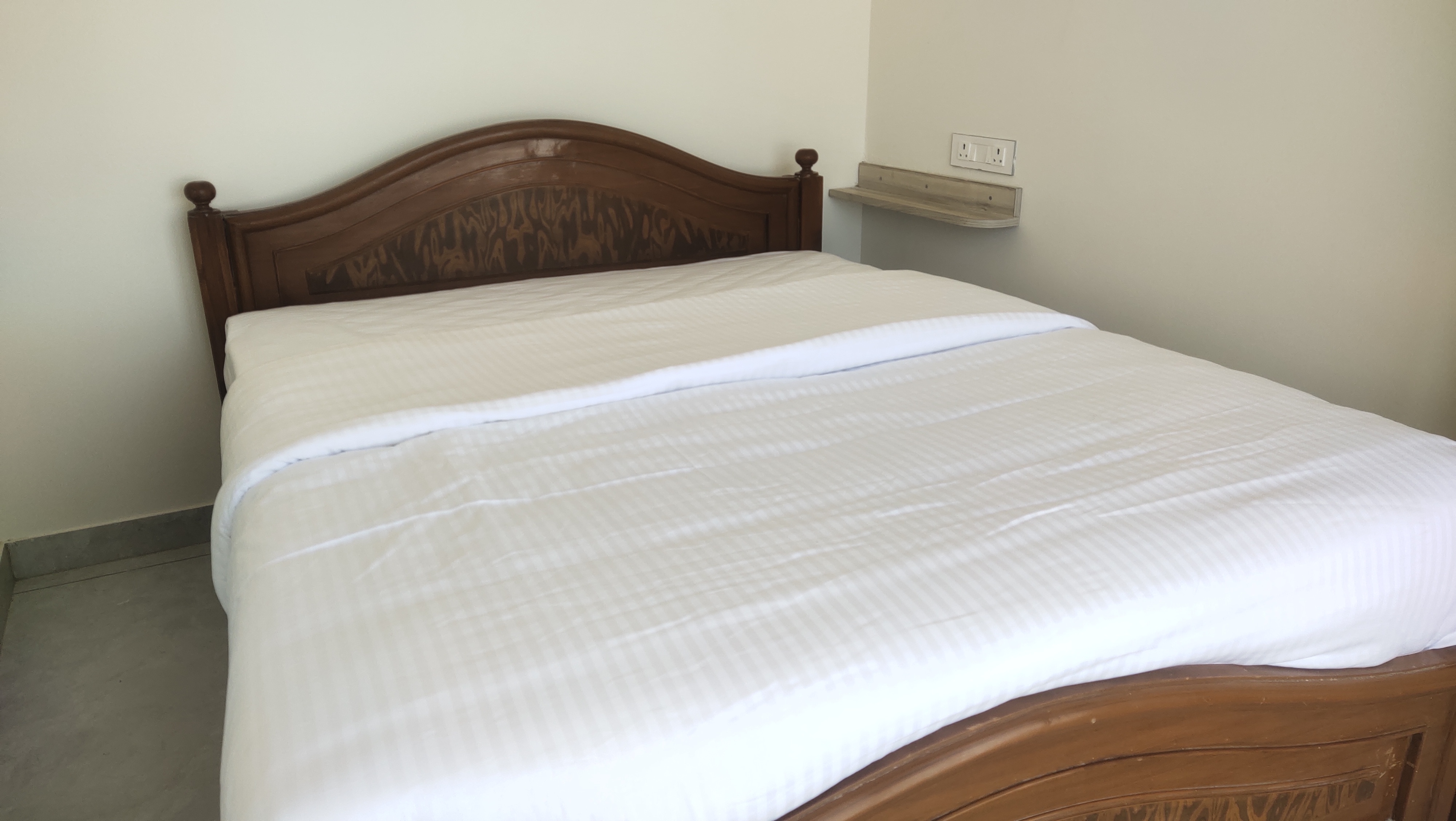 The Valley Rose - Tap to explore photos