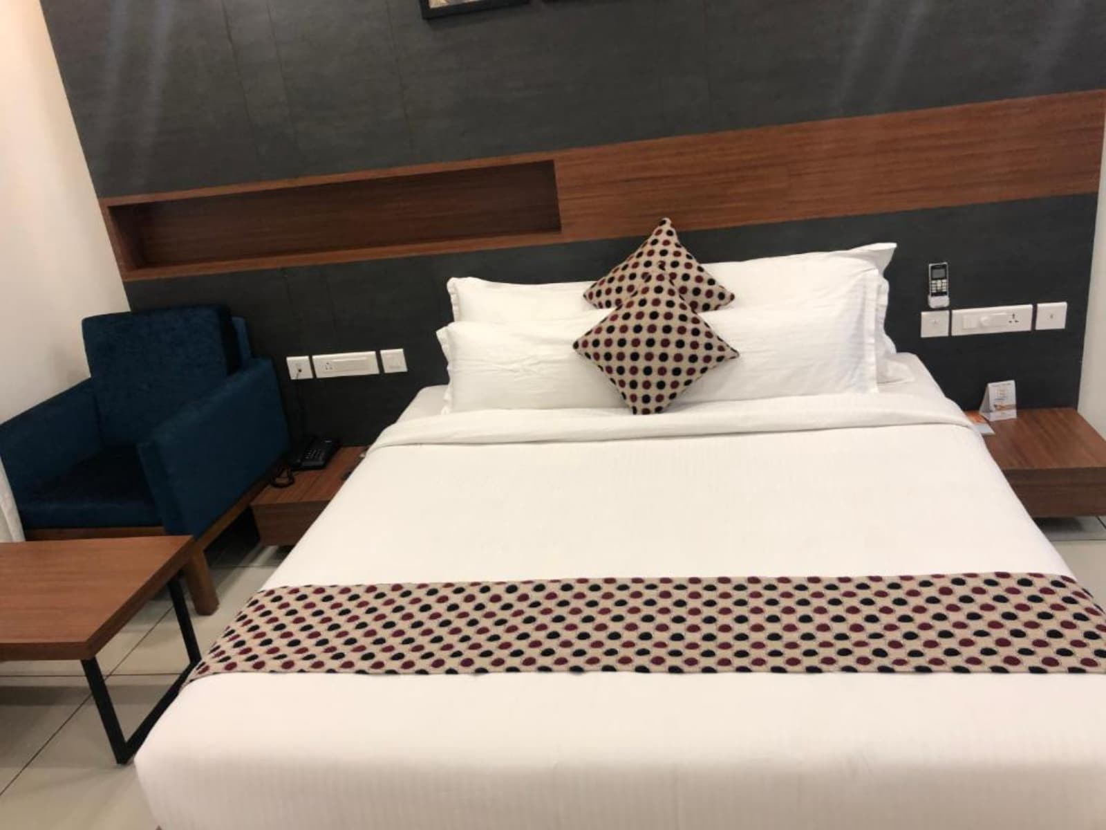 Hotel Jaas Continental - Tap to explore photos