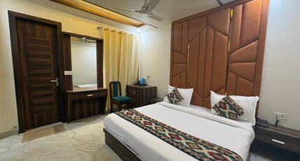 Crown Hotel Agra near Taj Mahal Room Type - Deluxe Room with Free WiFi