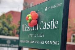 Western Castle Stay and Lawn 