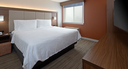 Holiday Inn Express Hotel & Suites SeaTac Room Type - 1 King 1 Bedroom Suite