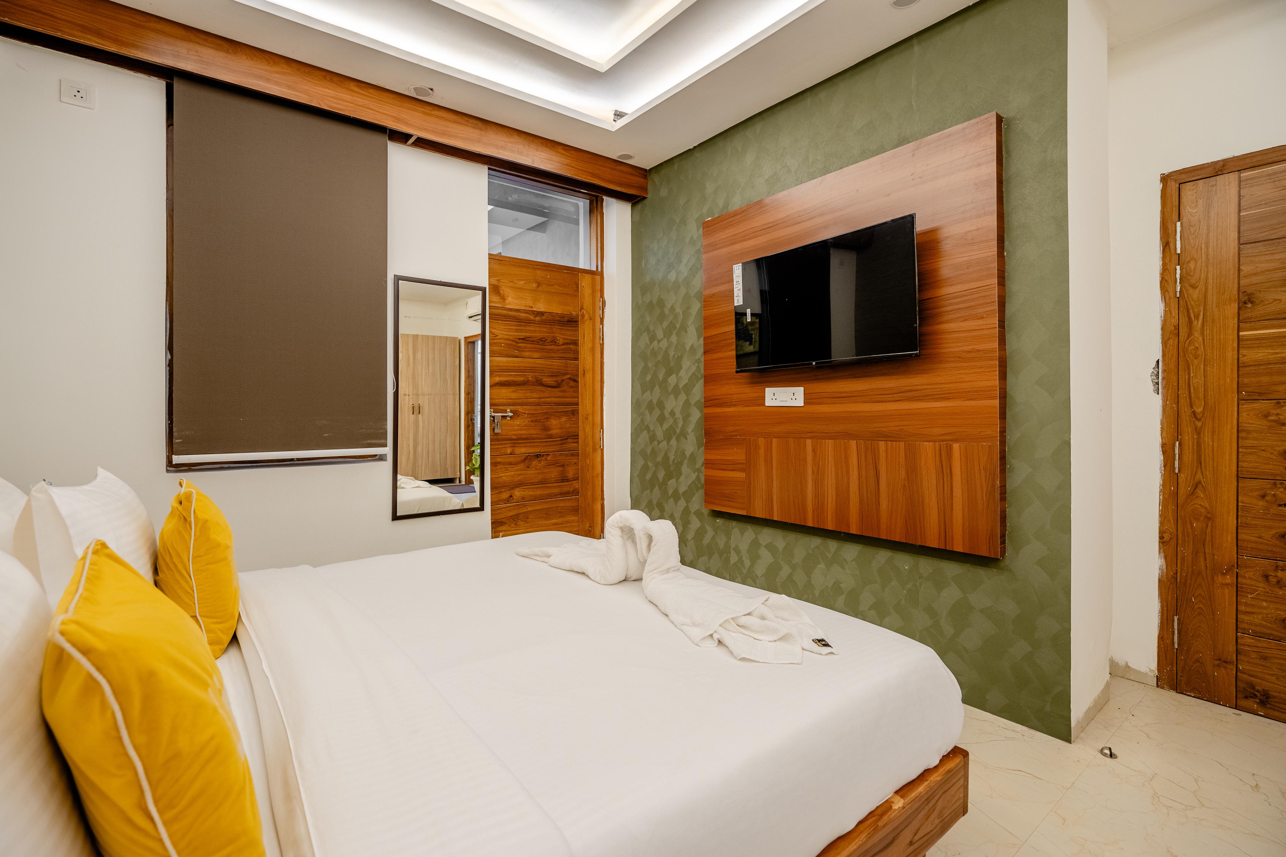 Lime Tree Hotel Near India Expo Mart Greater Noida - Tap to explore photos