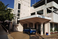 Hotel Maruti Mandapam