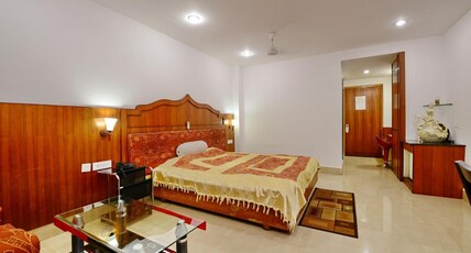 Hotel Prasanti Room Type - Executive Suite with Bathtub and Balcony