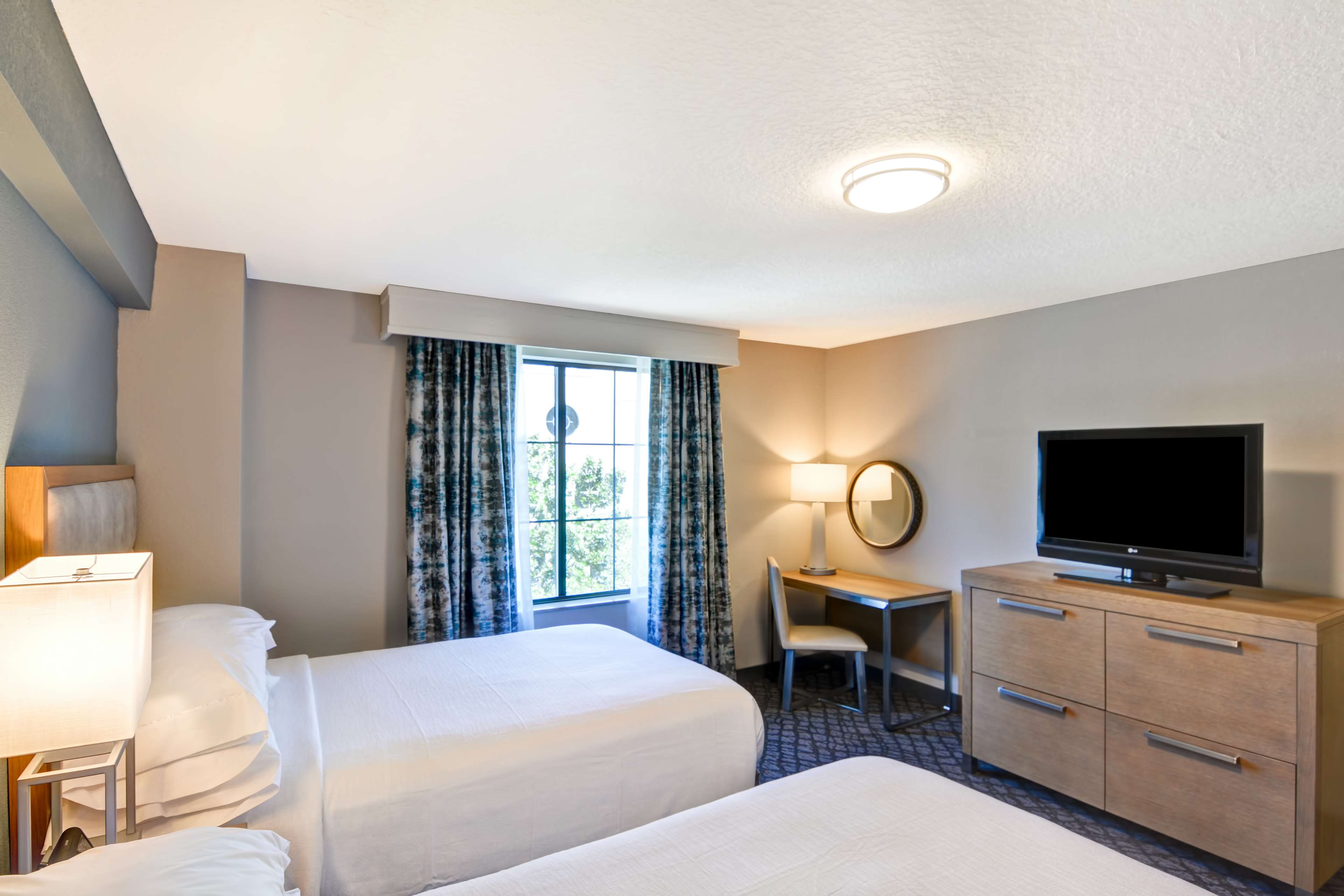 Embassy Suites Orlando - Downtown - Tap to explore photos