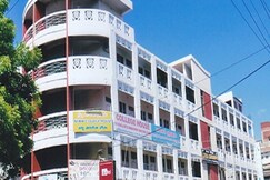 Hotel New College House